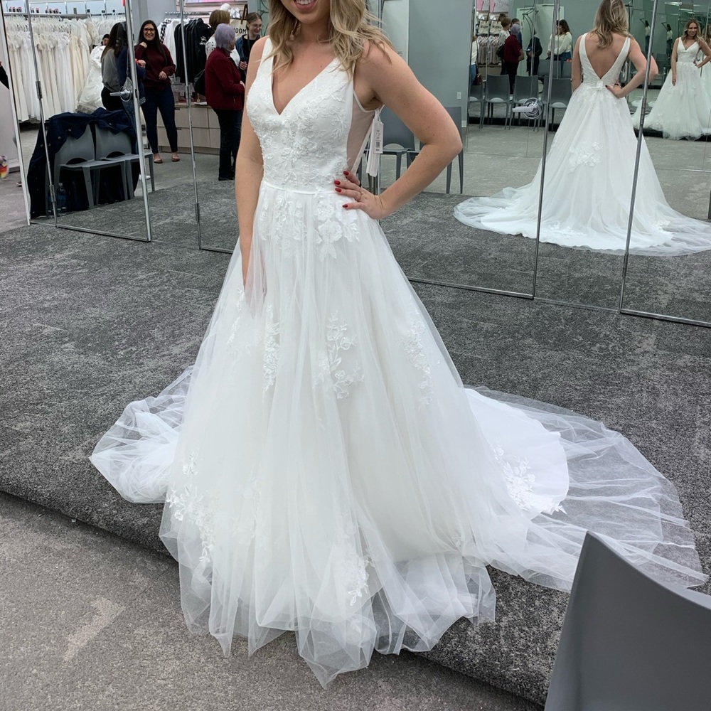 *NWT* David’s Bridal Wedding Gown WG3877